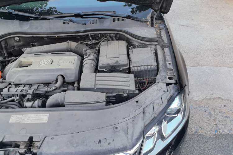 Used Volkswagen Magotan 2012 Revised Version 2.0 TSI Supreme Edition Engine Bay Left
