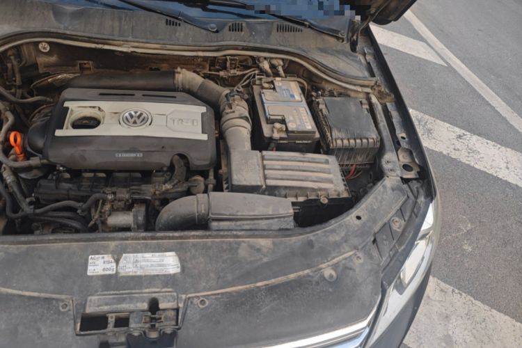 Used Volkswagen Magotan 2012 1.8TSI Luxury Model Engine Bay Left
