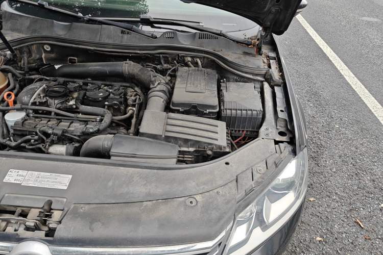 Used Volkswagen Magotan 2012 Revised 1.8TSI Luxury Version Engine Bay Left