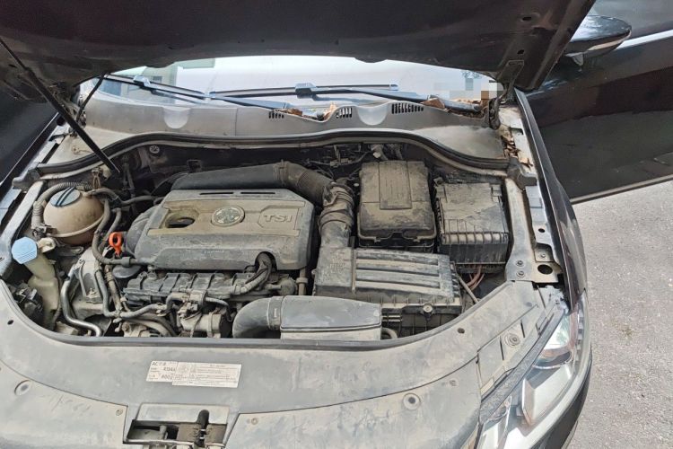 Used Volkswagen Magotan 2012 Revised 1.8TSI Luxury Version Engine Bay Left