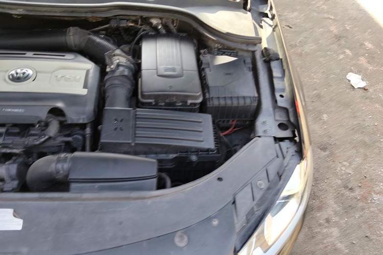 Used Volkswagen Magotan 2012 Revised Version 2.0 TSI Supreme Edition Engine Bay Left
