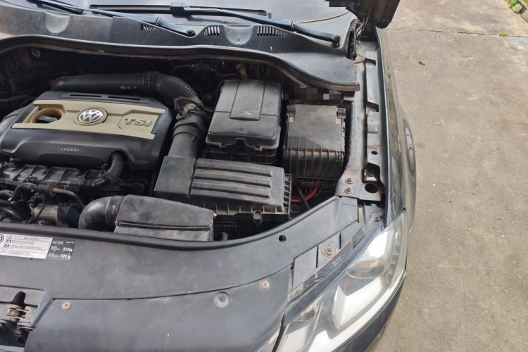 Used Volkswagen Magotan 2012 Revised 1.8TSI Luxury Version Engine Bay Left