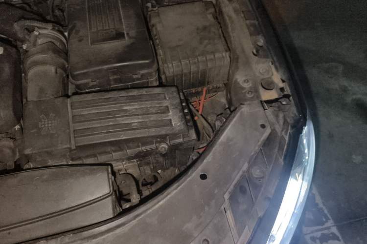 Used Volkswagen Magotan 2012 1.8TSI Prestige Model Engine Bay Left