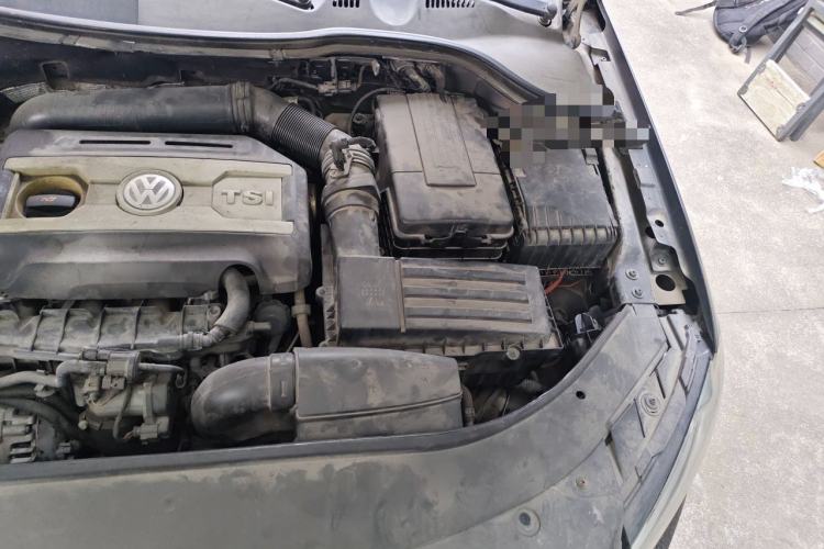Used Volkswagen Magotan 2012 Revised 1.8TSI Luxury Version Engine Bay Left