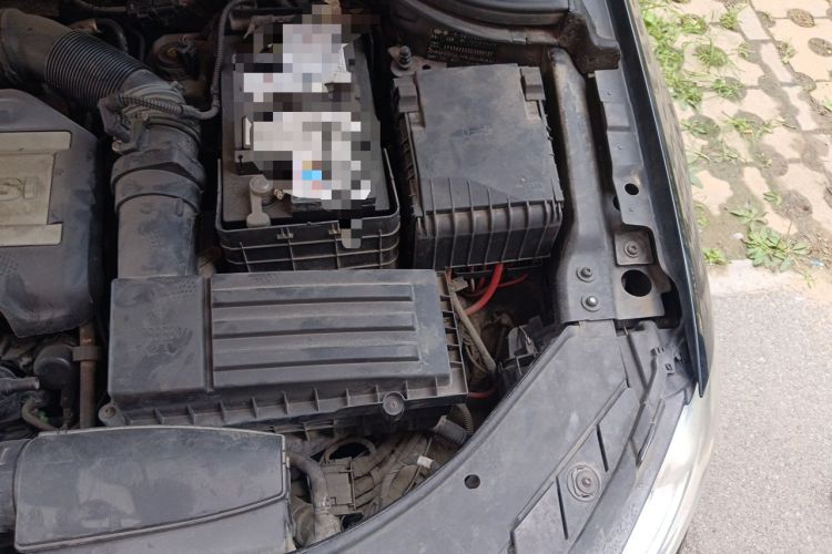 Used Volkswagen Magotan 2012 Revised 1.8TSI Luxury Version Engine Bay Left
