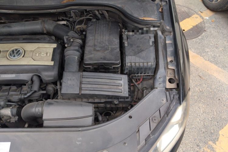 Used Volkswagen Magotan 2012 1.8TSI Luxury Model Engine Bay Left