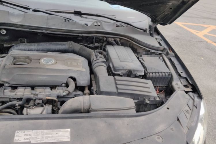 Used Volkswagen Magotan 2012 Facelift 1.8TSI Prestige Model Engine Bay Left