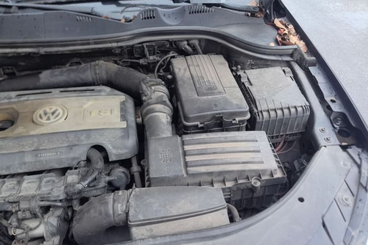 Used Volkswagen Magotan 2012 Facelift 1.8TSI Prestige Model Engine Bay Left