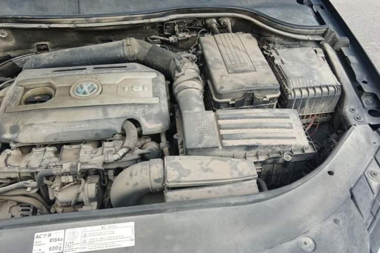 Used Volkswagen Magotan 2012 Facelift 2.0 TSI Prestige Model Engine Bay Left