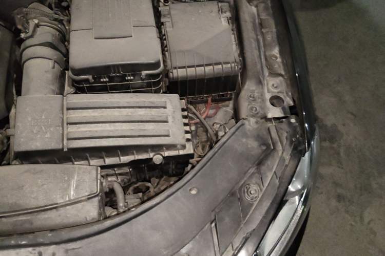 Used Volkswagen Magotan 2012 1.4TSI Luxury Model Engine Bay Left