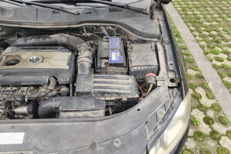 Used Volkswagen Magotan 2012 2.0 TSI Ultimate Edition Engine Bay Left