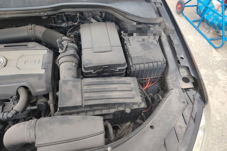 Used Volkswagen Magotan 2012 Revised 1.8TSI Luxury Version Engine Bay Left