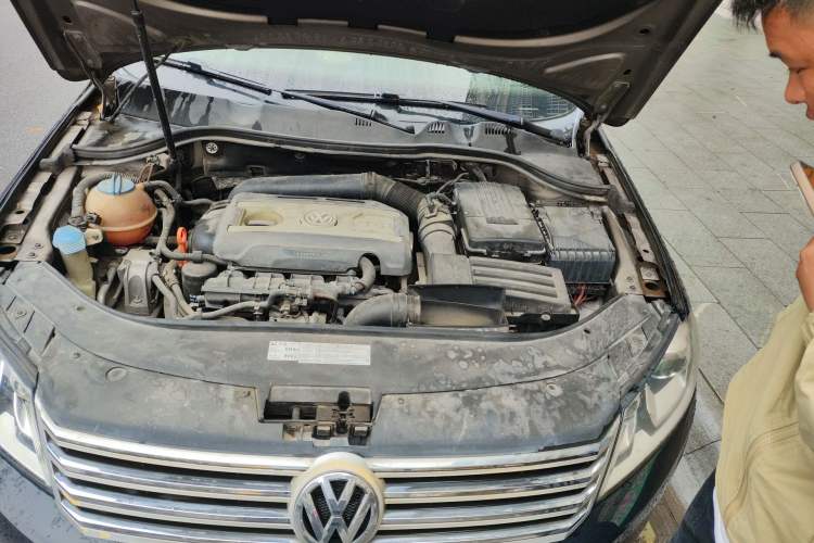 Used Volkswagen Magotan 2012 Facelift 1.8TSI Prestige Model Engine Bay Left