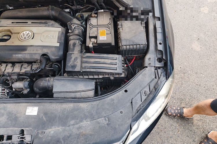 Used Volkswagen Magotan 2012 1.8TSI Luxury Model Engine Bay Left