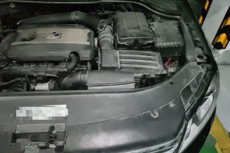 Used Volkswagen Magotan 2012 Revised 1.8TSI Luxury Version Engine Bay Left