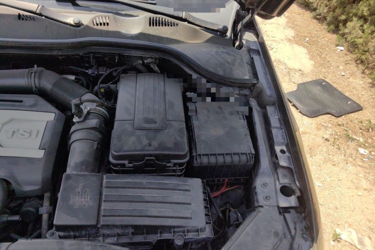 Used Volkswagen Magotan 2012 Facelift 2.0 TSI Prestige Model Engine Bay Left