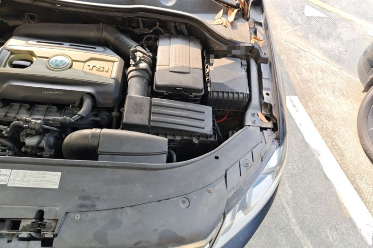 Used Volkswagen Magotan 2012 Revised 1.8TSI Luxury Version Engine Bay Left