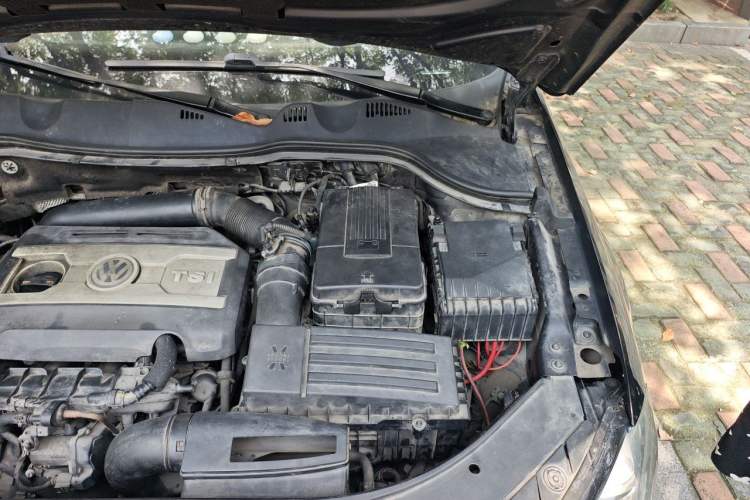 Used Volkswagen Magotan 2012 Travel Edition 2.0 TSI Luxury Version Engine Bay Left