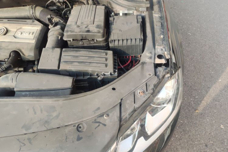 Used Volkswagen Magotan 2012 2.0 TSI Ultimate Edition Engine Bay Left