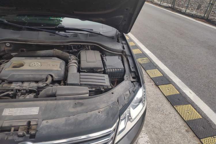 Used Volkswagen Magotan 2012 1.8TSI Luxury Model Engine Bay Left