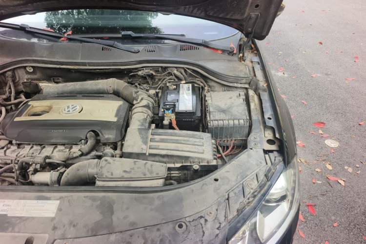 Used Volkswagen Magotan 2012 Revised 1.8TSI Luxury Version Engine Bay Left