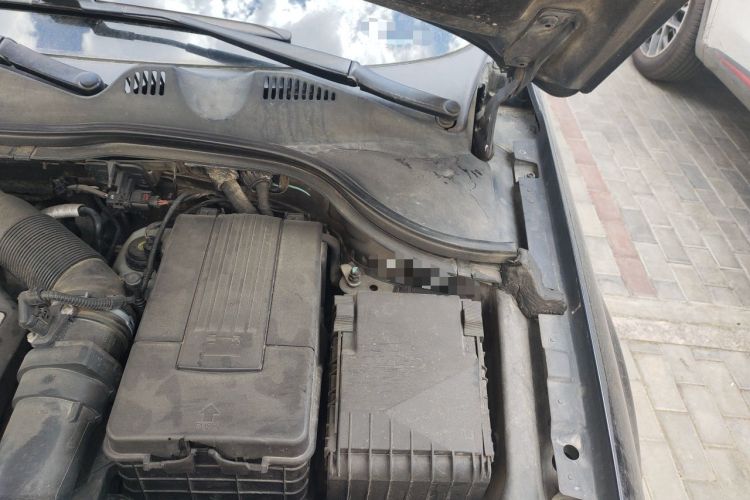 Used Volkswagen Magotan 2012 1.8TSI Luxury Model Engine Bay Left