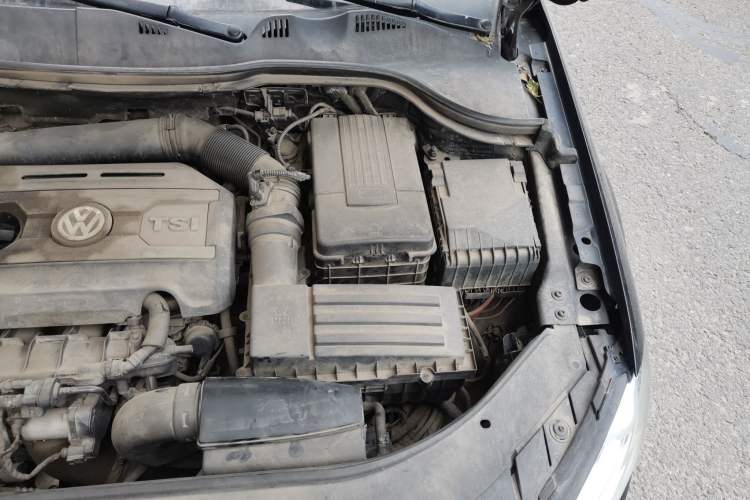Used Volkswagen Magotan 2012 Revised Version 2.0 TSI Luxury Edition Engine Bay Left