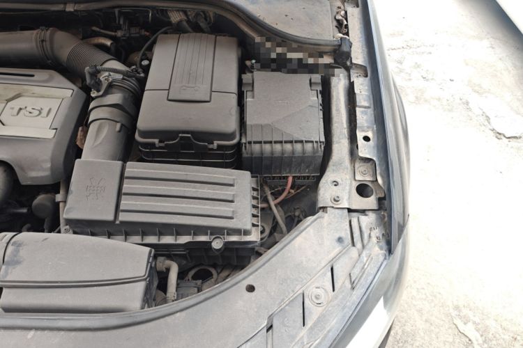 Used Volkswagen Magotan 2012 1.8TSI Luxury Model Engine Bay Left