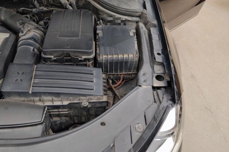 Used Volkswagen Magotan 2012 2.0 TSI Prestige Edition Engine Bay Left