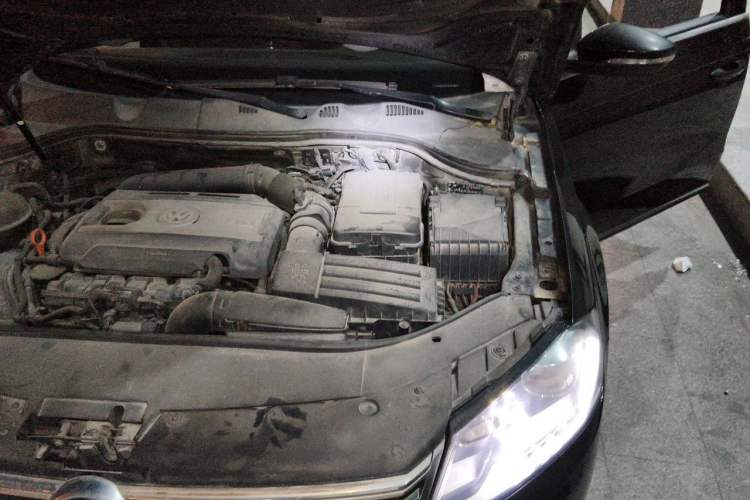 Used Volkswagen Magotan 2012 Facelift 1.8TSI Prestige Model Engine Bay Left