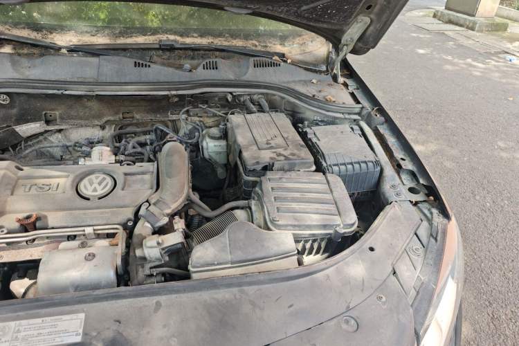 Used Volkswagen Magotan 2012 Revised 1.4 TSI Comfort Version Engine Bay Left