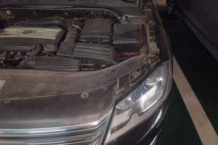 Used Volkswagen Magotan 2012 1.8TSI Prestige Model Engine Bay Left