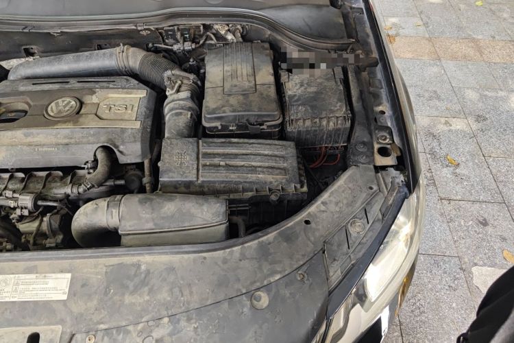 Used Volkswagen Magotan 2012 Revised 1.8TSI Luxury Version Engine Bay Left