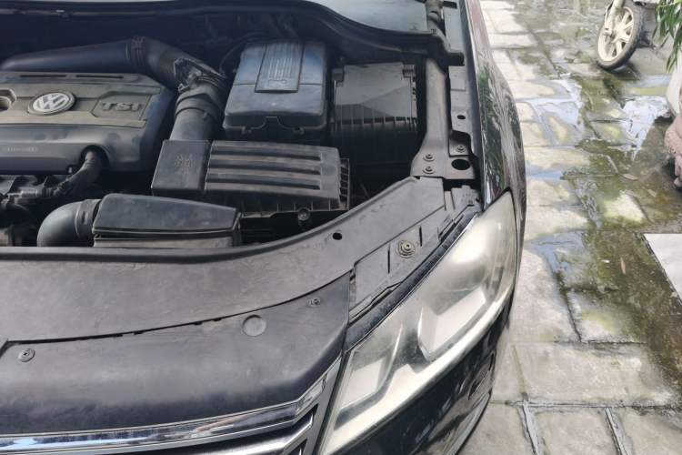 Used Volkswagen Magotan 2012 1.8TSI Luxury Model Engine Bay Left