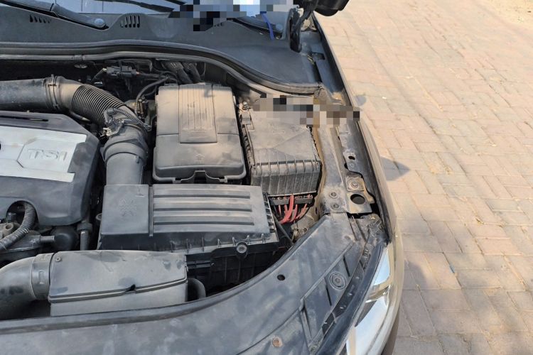 Used Volkswagen Magotan 2012 1.8TSI Luxury Model Engine Bay Left