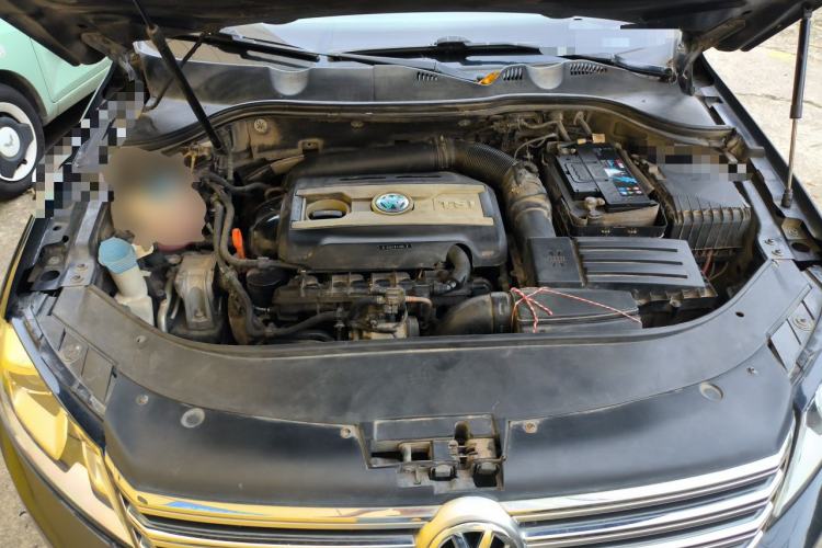 Used Volkswagen Magotan 2012 1.8TSI Prestige Model Engine Bay