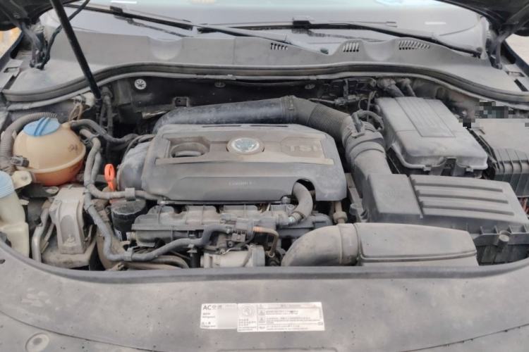 Used Volkswagen Magotan 2012 Facelift 1.8TSI Prestige Model Engine Bay