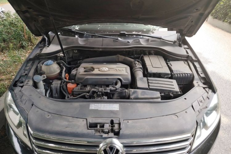 Used Volkswagen Magotan 2012 1.8TSI Luxury Model Engine Bay