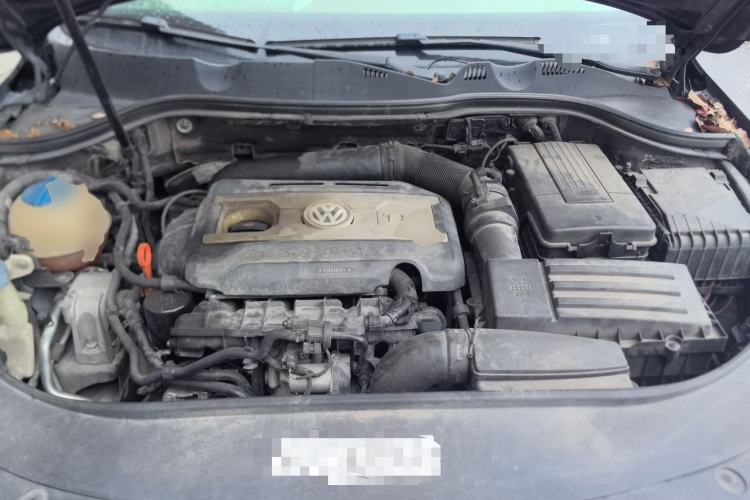 Used Volkswagen Magotan 2012 Facelift 1.8TSI Prestige Model Engine Bay