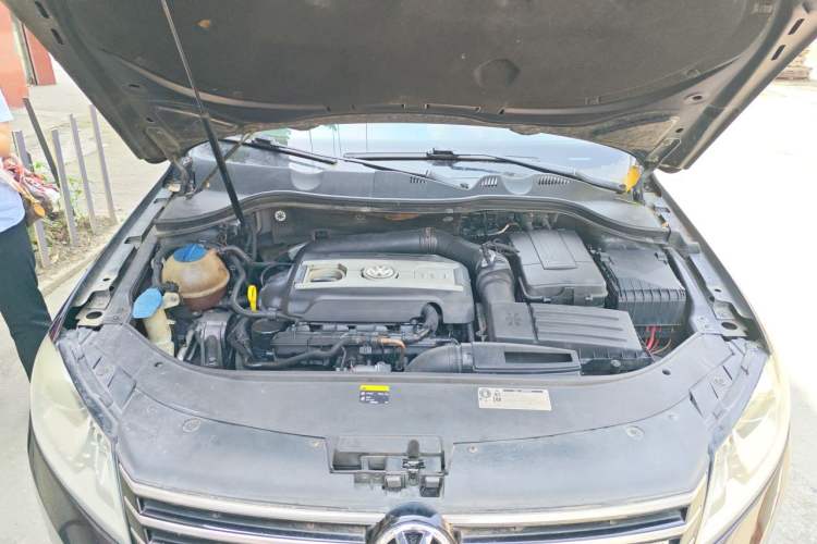 Used Volkswagen Magotan 2012 Travel Edition 2.0 TSI Four-Wheel Drive Luxury Version Engine Bay