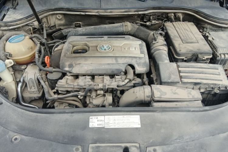 Used Volkswagen Magotan 2012 Facelift 2.0 TSI Prestige Model Engine Bay