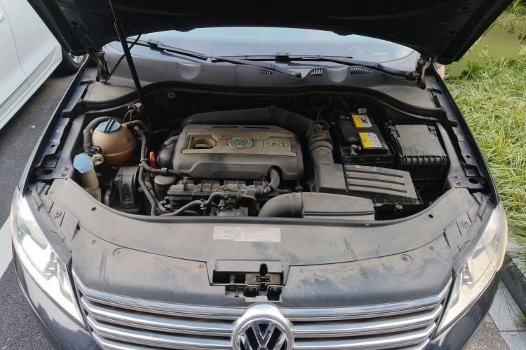 Used Volkswagen Magotan 2012 Facelift 1.8TSI Prestige Model Engine Bay