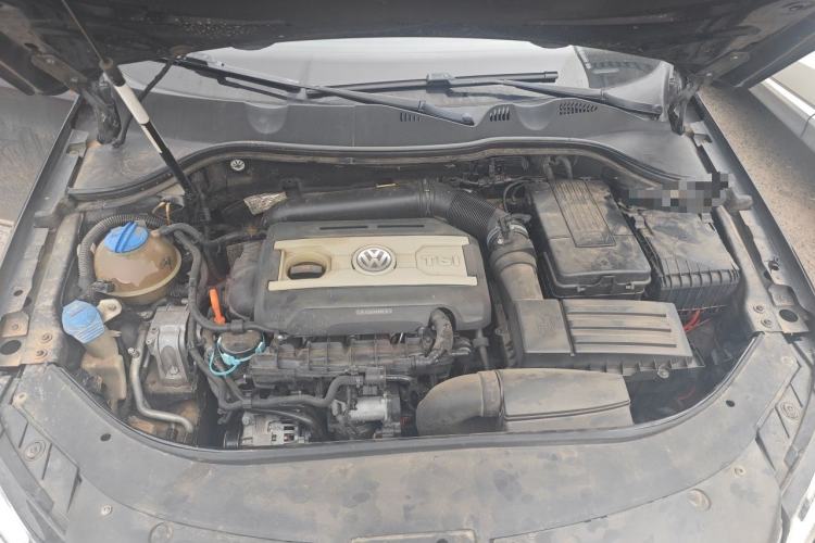 Used Volkswagen Magotan 2012 1.8TSI Luxury Model Engine Bay