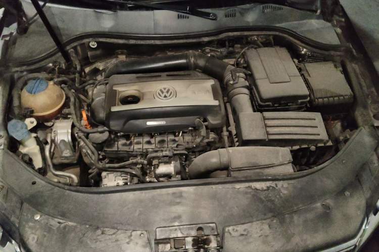Used Volkswagen Magotan 2012 1.4TSI Luxury Model Engine Bay