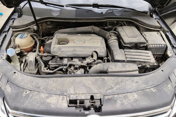 Used Volkswagen Magotan 2012 1.8TSI Luxury Model Engine Bay