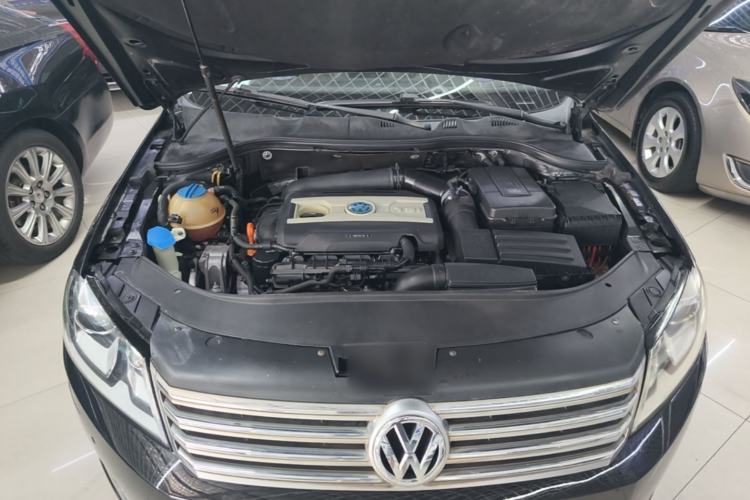 Used Volkswagen Magotan 2012 2.0 TSI Prestige Edition Engine Bay