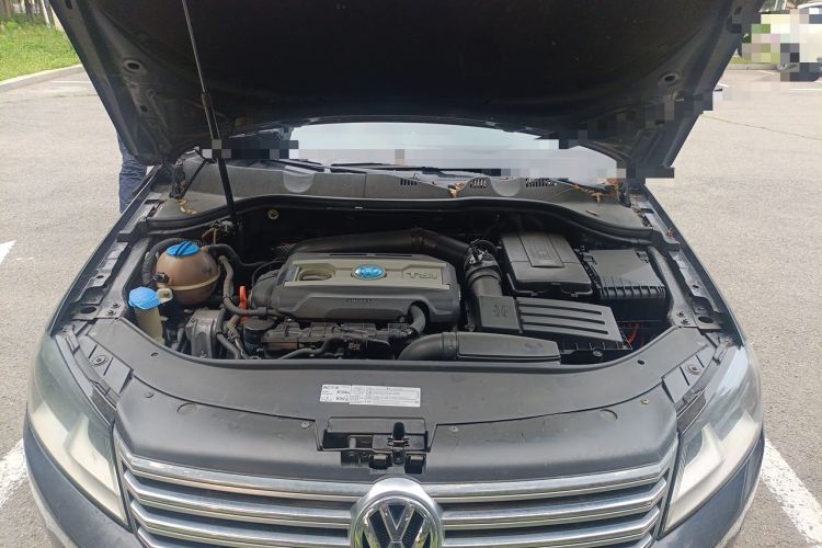 Used Volkswagen Magotan 2012 Revised Version 1.8TSI Leading Edition Engine Bay