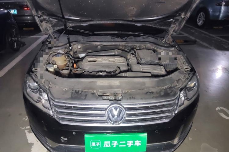 Used Volkswagen Magotan 2012 2.0 TSI Ultimate Edition Engine Bay