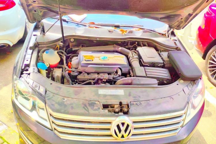 Used Volkswagen Magotan 2012 Revised 1.8TSI Luxury Version Engine Bay