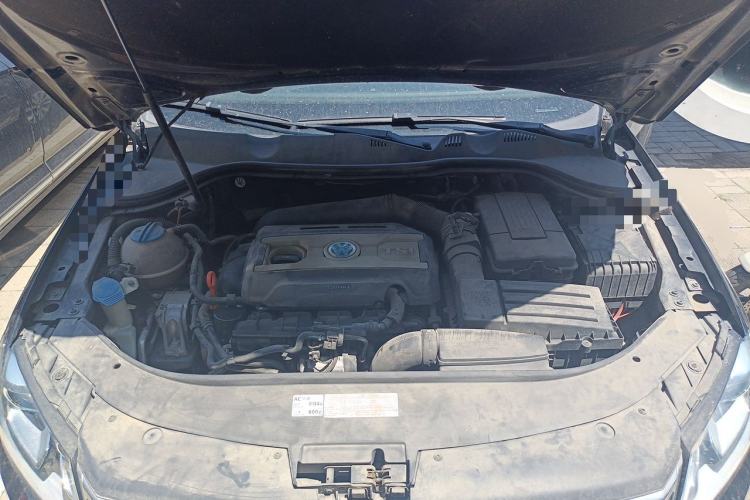 Used Volkswagen Magotan 2012 Revised 1.8TSI Luxury Version Engine Bay